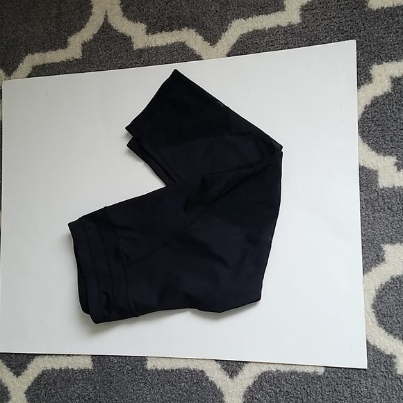 ATHLETA Cropped Yoga Pants - Picture 3 of 4